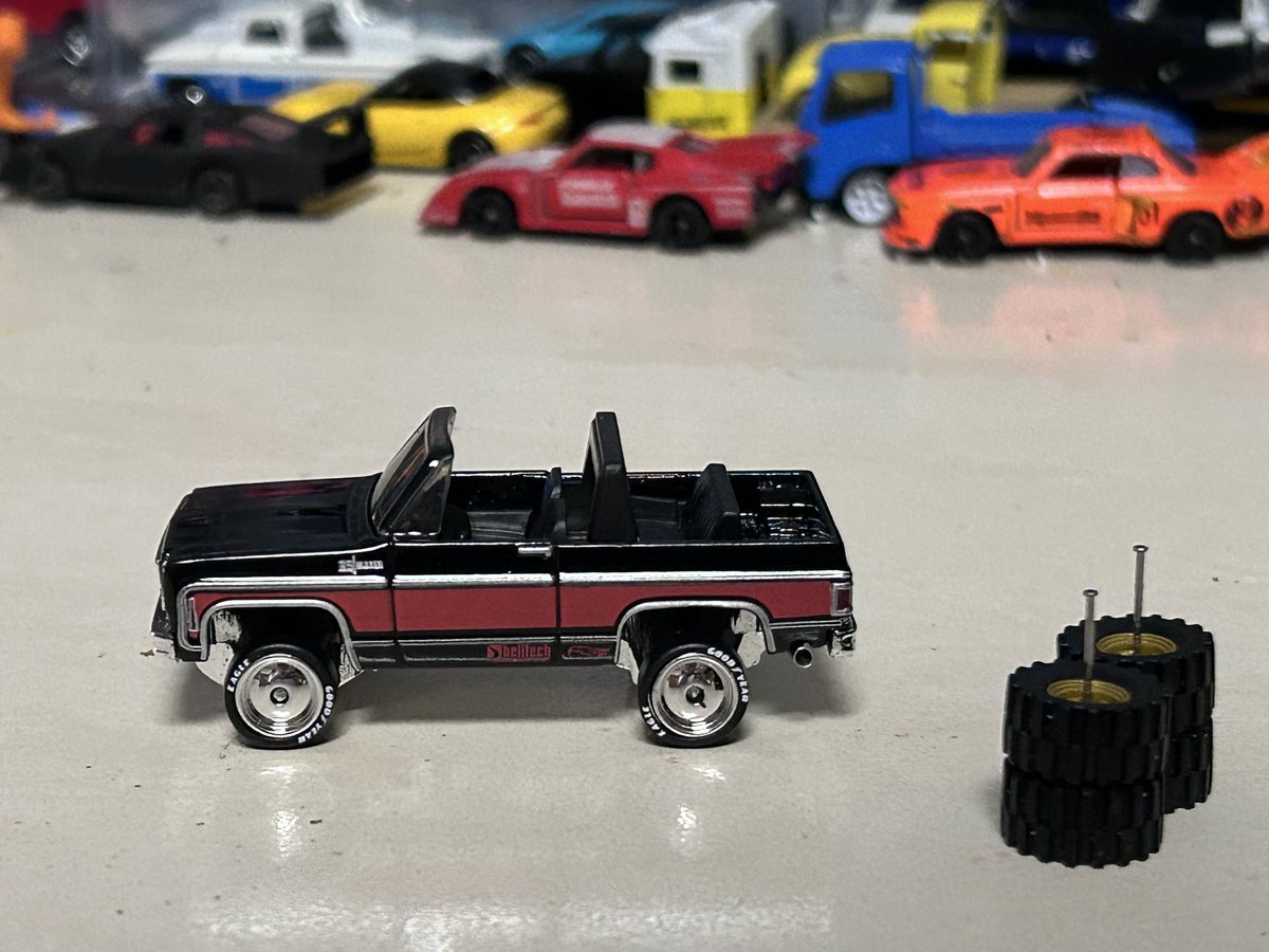porschegmbh's tweet photo. #ホットウィール  #MOONDISC  #CHEVY  #BLAZER 転がし用にいいかなーってやってみたところ、合わない！！🤣🤣やりすぎ⚠️注意⚠️ https://t.co/ZVPNg0wNhf