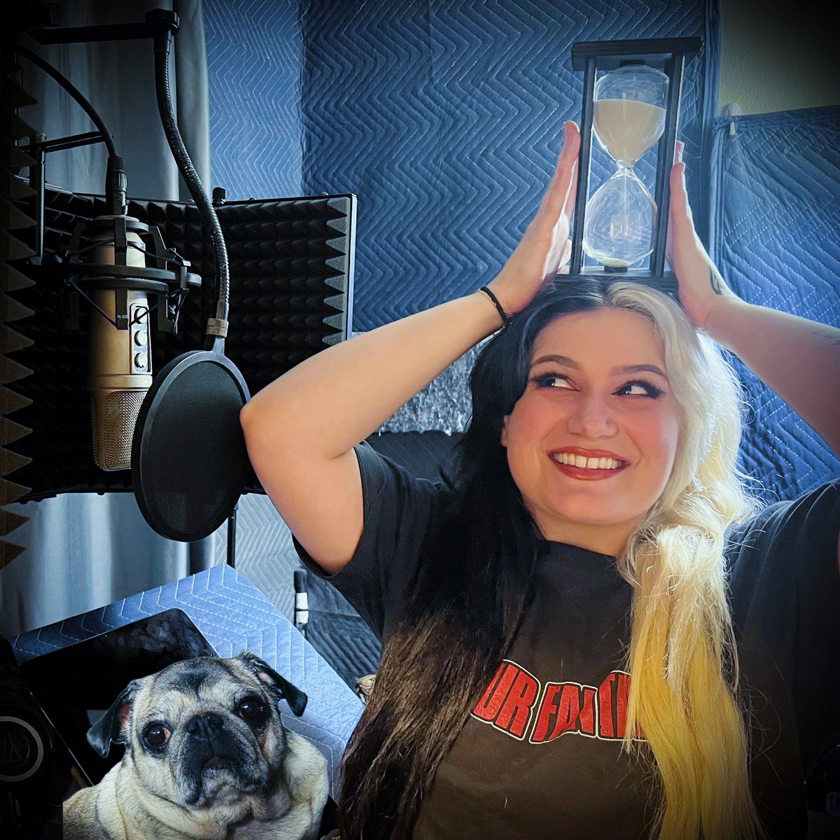 “Fix on!” ⏳ Another Pulp is in the books for the multitalented artist and vocalist, <a href="/JackieHorrorsho/">Jackie Horrorshow</a> ! 📻