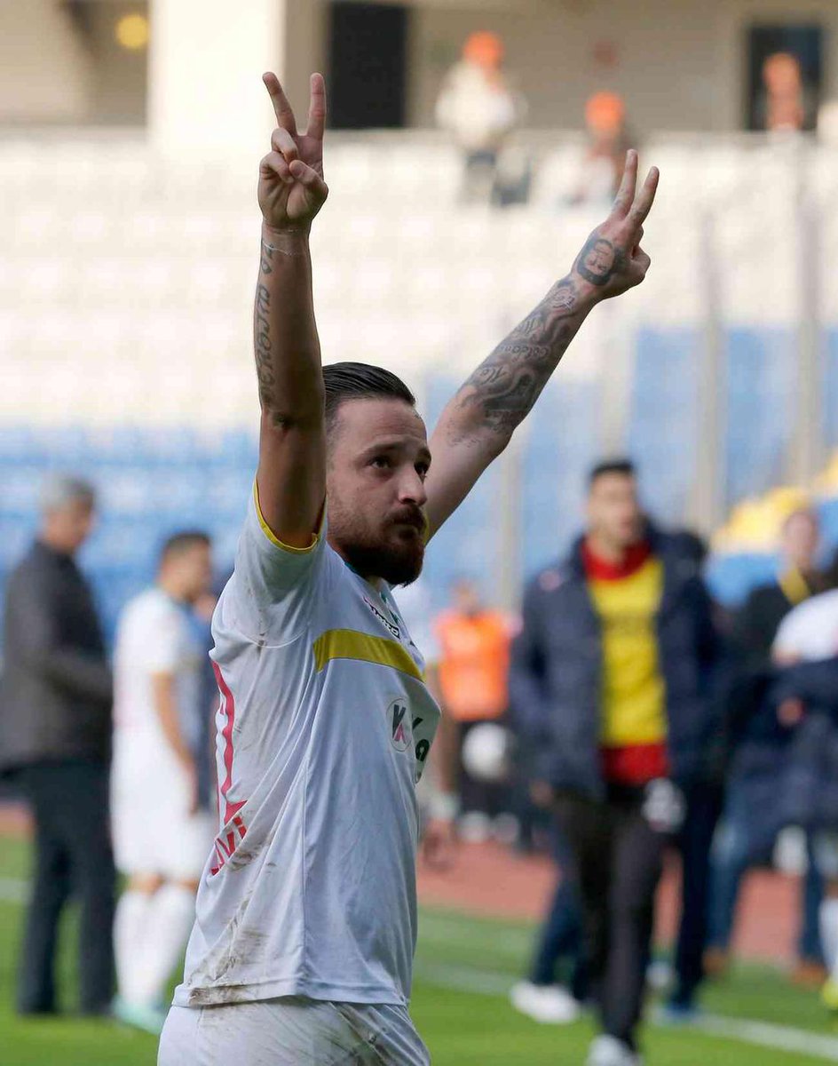 Değil 12 maç futbol hayatını bitiren adama boyun eğdiremediniz,onun kulübüne asla boyun eğdiremezsiniz!

#AmedsporDüşmanıTFF
