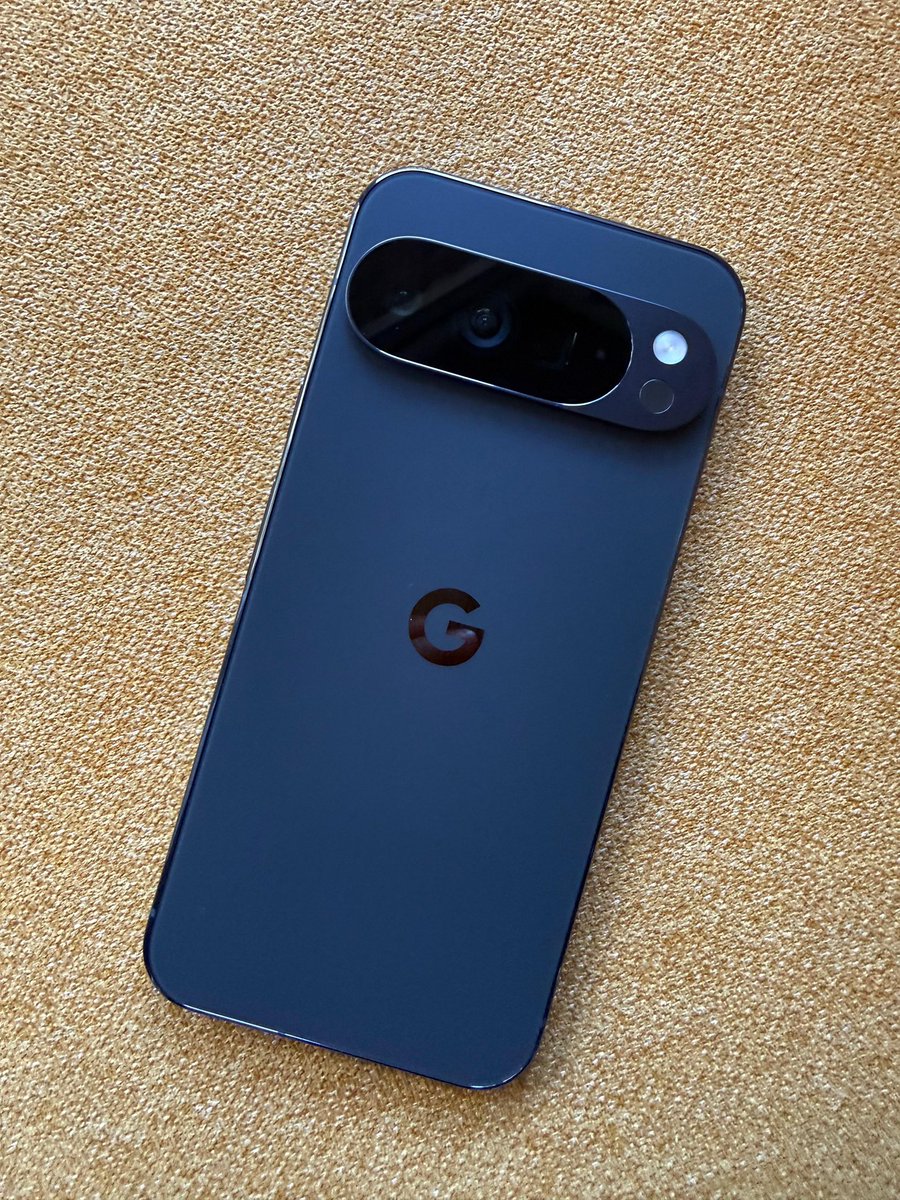sameed_y's tweet photo. Got my hands on the Pixel 10 Pro XL! 

Al that predicts my needs, Magic Cue, Super Actua display that's unreal, and a camera that makes my DSLR jealous.

This phone isn't playing. 🤯
#Pixel10 #Pixel10ProXL #GoogleAl https://t.co/LWQVBEOqUj