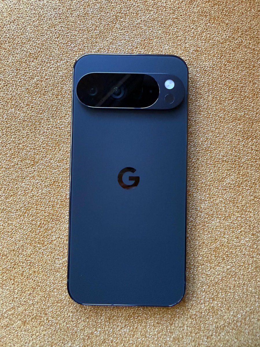 sameed_y's tweet photo. Got my hands on the Pixel 10 Pro XL! 

Al that predicts my needs, Magic Cue, Super Actua display that's unreal, and a camera that makes my DSLR jealous.

This phone isn't playing. 🤯
#Pixel10 #Pixel10ProXL #GoogleAl https://t.co/LWQVBEOqUj