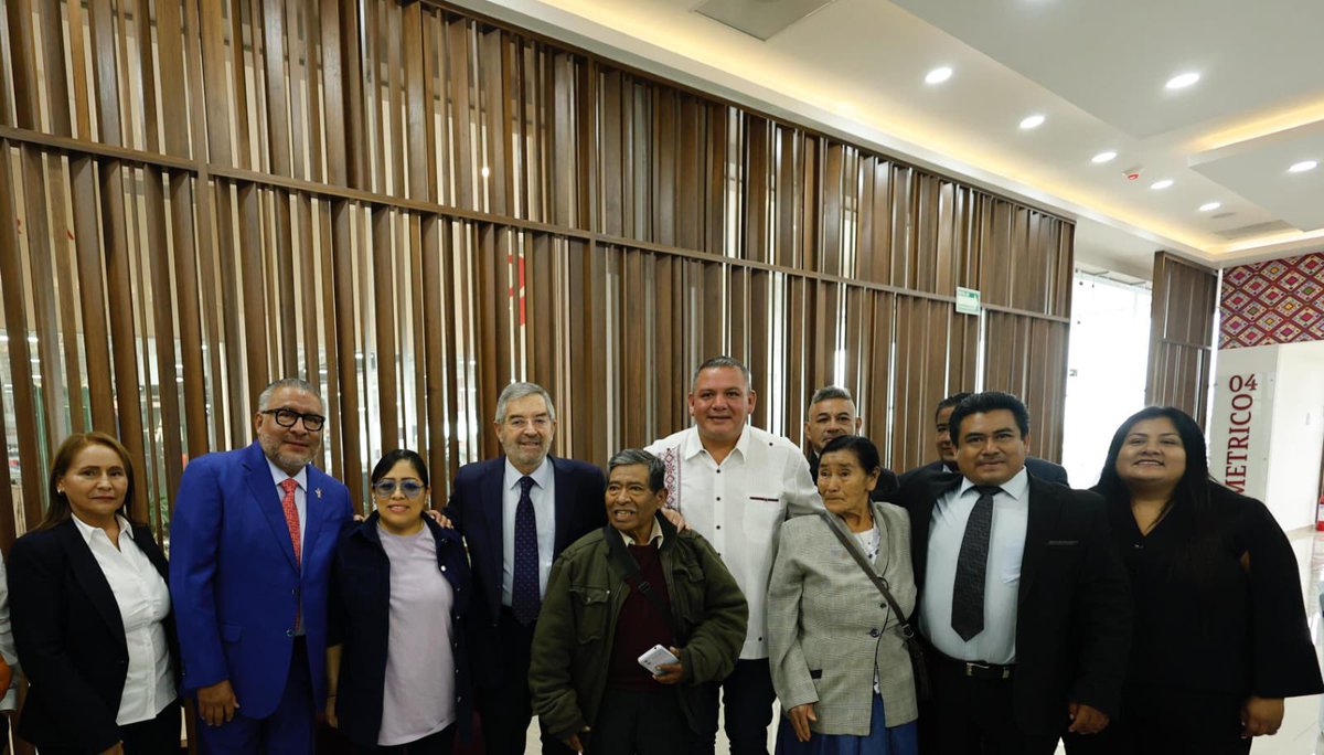 Relaciones Exteriores (@sre_mx) on Twitter photo 📸 Esta mañana, el canciller Juan Ramón de la Fuente realizó un recorrido de inspección en la nueva oficina municipal de enlace con la <a href="/SRE_mx/">Relaciones Exteriores</a>, en Valle de Chalco Solidaridad, acompañado por el secretario general de Gobierno del <a href="/Edomex/">Gobierno del Estado de México</a>, <a href="/horacioduarteo/">Horacio Duarte Olivares</a>, y el presidente municipal 📸 Esta mañana, el canciller Juan Ramón de la Fuente realizó un recorrido de inspección en la nueva oficina municipal de enlace con la <a href="/SRE_mx/">Relaciones Exteriores</a>, en Valle de Chalco Solidaridad, acompañado por el secretario general de Gobierno del <a href="/Edomex/">Gobierno del Estado de México</a>, <a href="/horacioduarteo/">Horacio Duarte Olivares</a>, y el presidente municipal