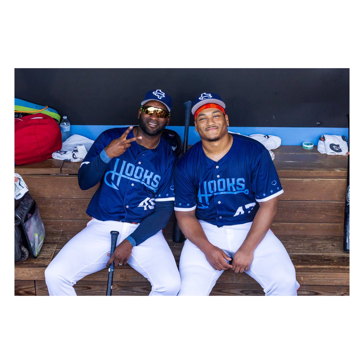 MezaPhotos's tweet photo. Thanks for posing for the photo guys!🙏 Some frames from Tuesday’s game with Yordan and Luis #astros #hooks #baseball #mlb https://t.co/lbqyaOPngH