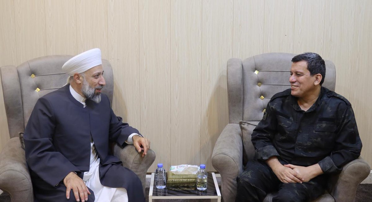 imk_2024's tweet image. Şêx Dr. Murşid Meşûq Xeznewî bi General Mezlûm Ebdî re civiya.
Xeznewî, Piştgirîya xwe ya tevahî ji bo QSD piştrast kir, û diyaloga Sûrî-Sûrî wekî rêya aramiyê tekez kir.
Her wiha li ser aktîvkirina Komîteya Diyaloga Kurd jî nîqaş hat kirin.
#Kurdistan
#Rojava