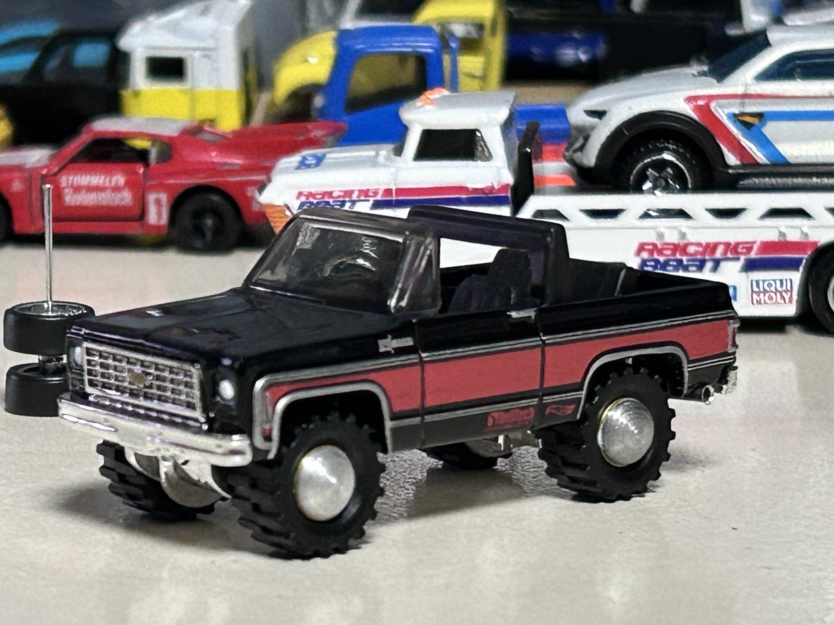 porschegmbh's tweet photo. #ホットウィール  #MOONDISC  #CHEVY  #BLAZER ショーアップにはやっぱりゲタ歯にビレットですねー👍Cooooool😎✨
手前味噌(´>∀<｀)ゝ https://t.co/h0kYhXRK7l