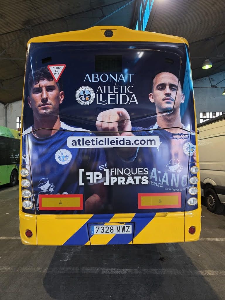 atletic_lleida's tweet photo. 🚎💨 La nostra campanya ja no s’atura!
Ara també viatja pels carrers de la ciutat amb el nostre bus rotulat.
Què et sembla? 😍 https://t.co/s7APfUnvIM