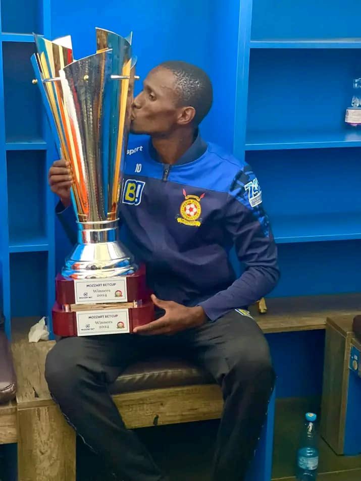 MickyJnr__'s tweet photo. ๐จ Official: Kenyan midfielder Kenneth Muguna has joined Township Rollers in the Botswana Premiership on a two-year deal.
#Transfers #AfricanFootball #TownshipRollers https://t.co/9y8h0odFCN