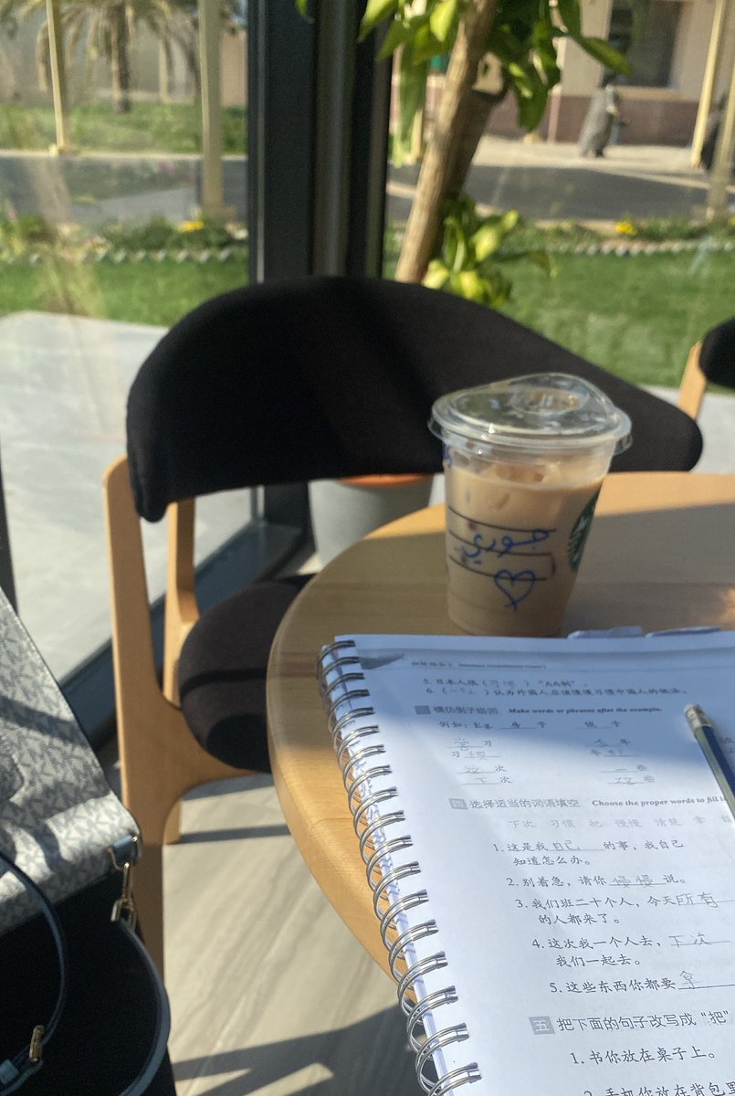 كخريجة اقولكم ..تحمسوووا  🤍🤍