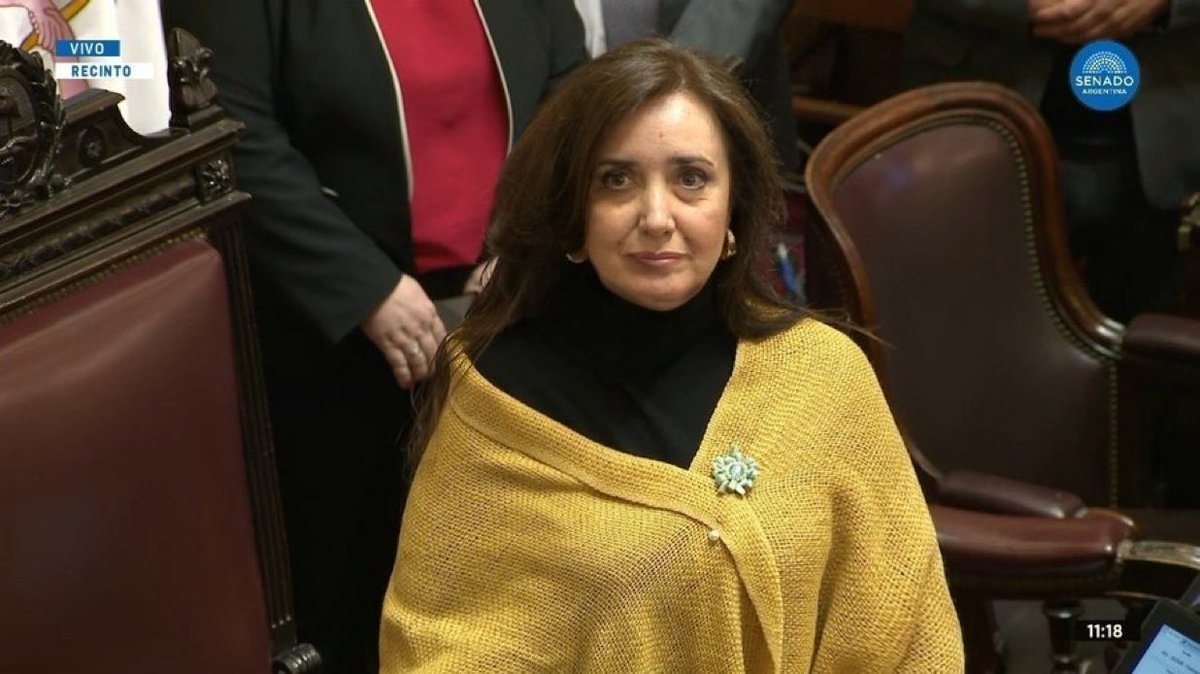 CarajoStream's tweet photo. Los senadores volvieron a aumentarse el sueldo y pasarán a cobrar 10,2 millones de pesos. https://t.co/ubRgtrlaoX