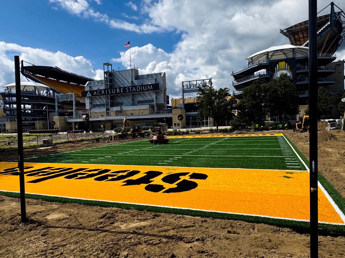 New Astroturf mini field has been installed outside of Acrisure 

🔥🔥🔥🔥🔥🔥

#NFL #Steelers