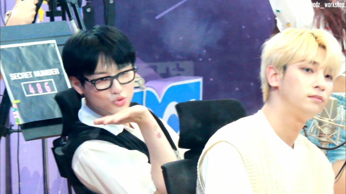 seungyulpics's tweet photo. 220616 MBC Idol Radio #SEUNGYOUN and #HANGYUL special DJs

© woodz_workshop 

#X1 #엑스원 #조승연 #이한결 #조결 #우즈 #비에이이173 #폴라릭스 #WOODZ #BAE173 #POLARIX https://t.co/1VgA7uOerg