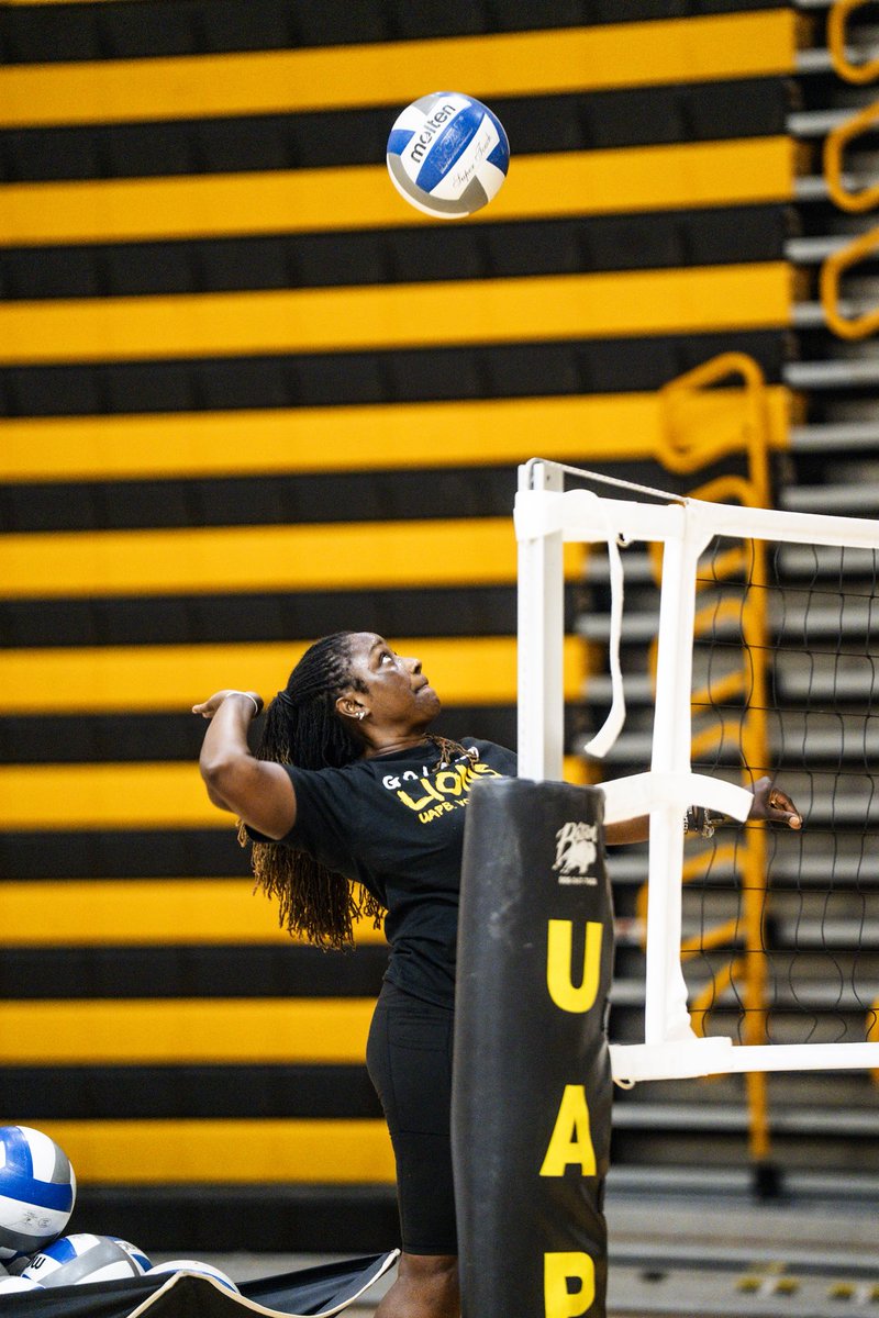 closer and closer to the first serve of the season 🦁🏐