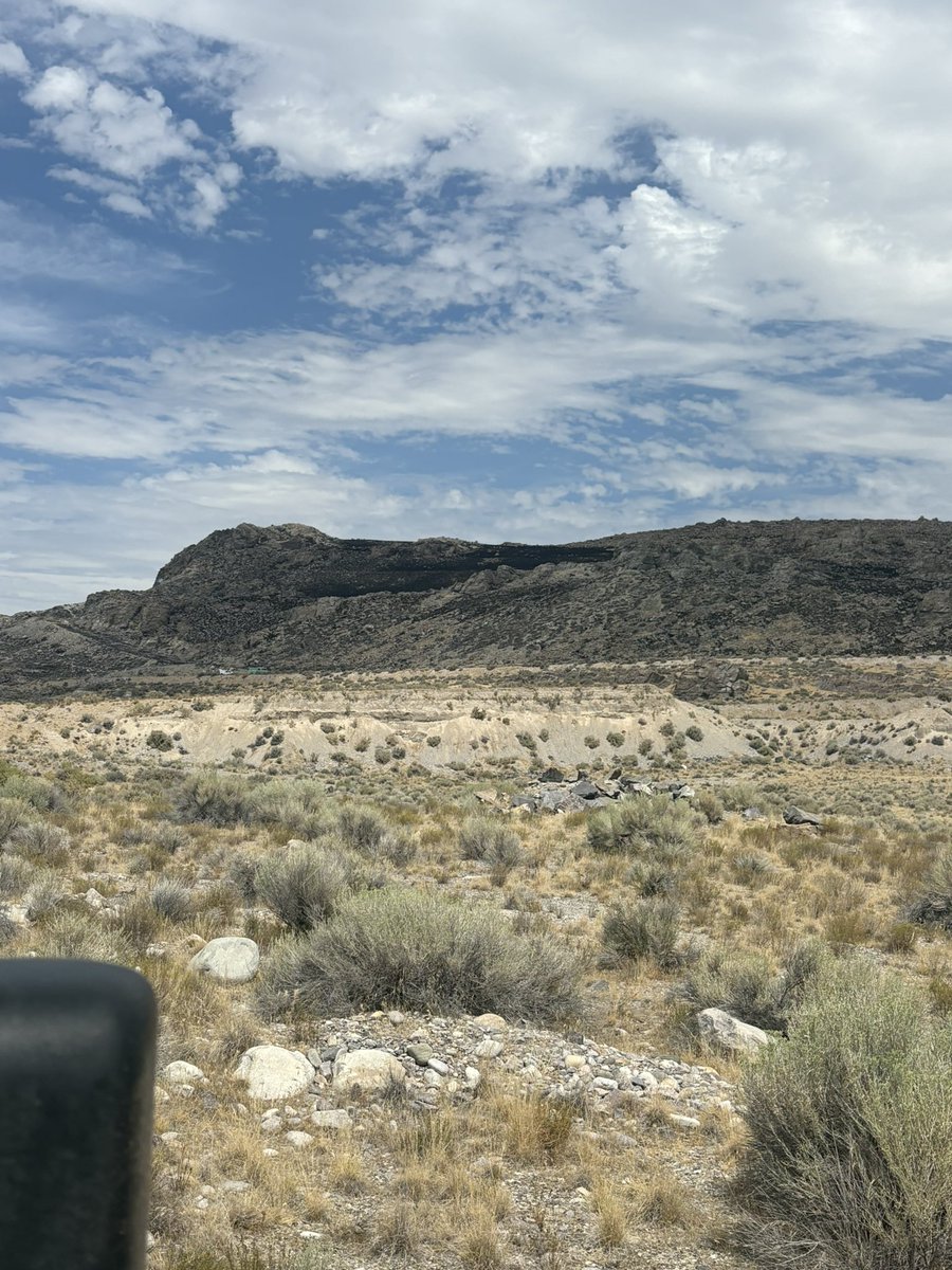 UtahWildfire's tweet photo. ๐จUpdate- Box Elder County ๐จ
#LittleValleyFire near Promontory Point is now 20% contained, forward progression is stopped, updated 210 acres. https://t.co/cU2GtByhz3