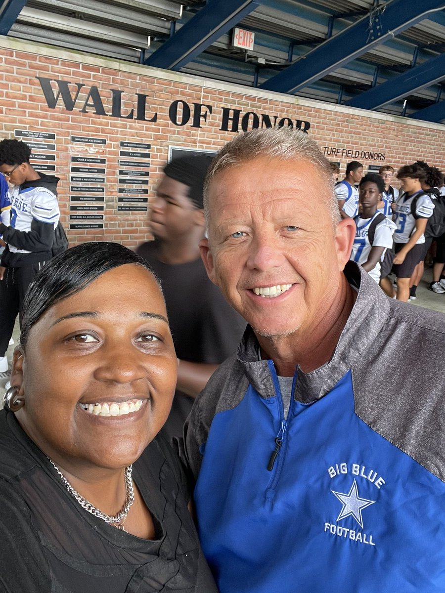 BigBlueFB's tweet photo. Thanks once again to our @Hamilton_CSD board president Pastor Shaq for sharing her words of wisdom and feeding our guys again this year for the big game.  We appreciate you!

#GoBigBlue 
#waterloo 
#comevisittheschwarm https://t.co/XEaJTGM0wu