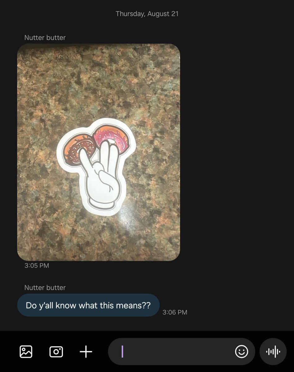 zcelebrates's tweet photo. Guys my mother just sent this to the FAMILY group chat... I don't know what to say to her. https://t.co/7PrQ8jDcvr