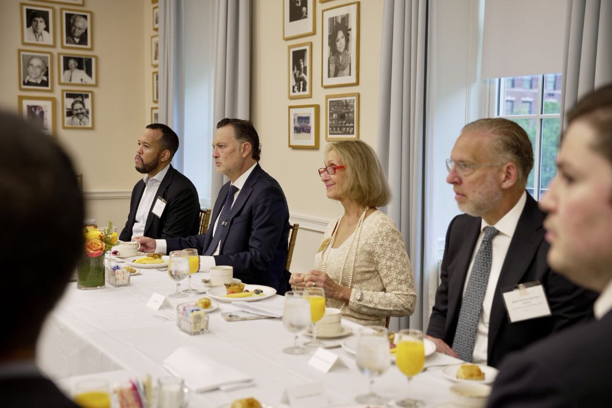 malvarezvargas's tweet photo. 👀🇺🇸 Kuri inicia agenda en EE. UU. con mesa redonda de inversionistas

https://t.co/BP6TsXzPWI https://t.co/iFVHyv57hl