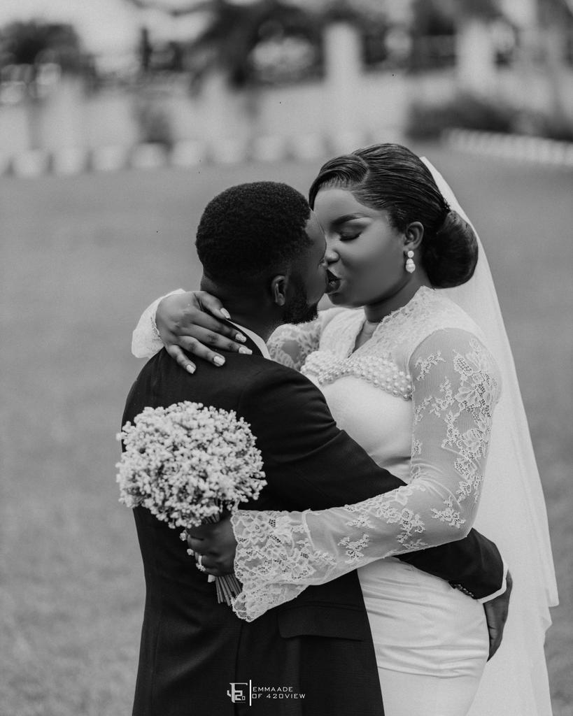 Emmaade of 420view tweet media