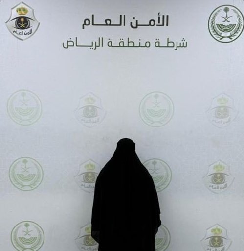 بيان أمني من شرطة الرياض:

#تم_القبض على مخالفة لنظام أمن الحدود من الجنسية الإثيوبية، لارتكابها حوادث جنائية تمثلت في نشل حقائب نسائية من مجمع تجاري بمدينة #الرياض، وجرى إيقافها واتخاذ الإجراءات النظامية بحقها، وإحالتها إلى النيابة العامة.

-