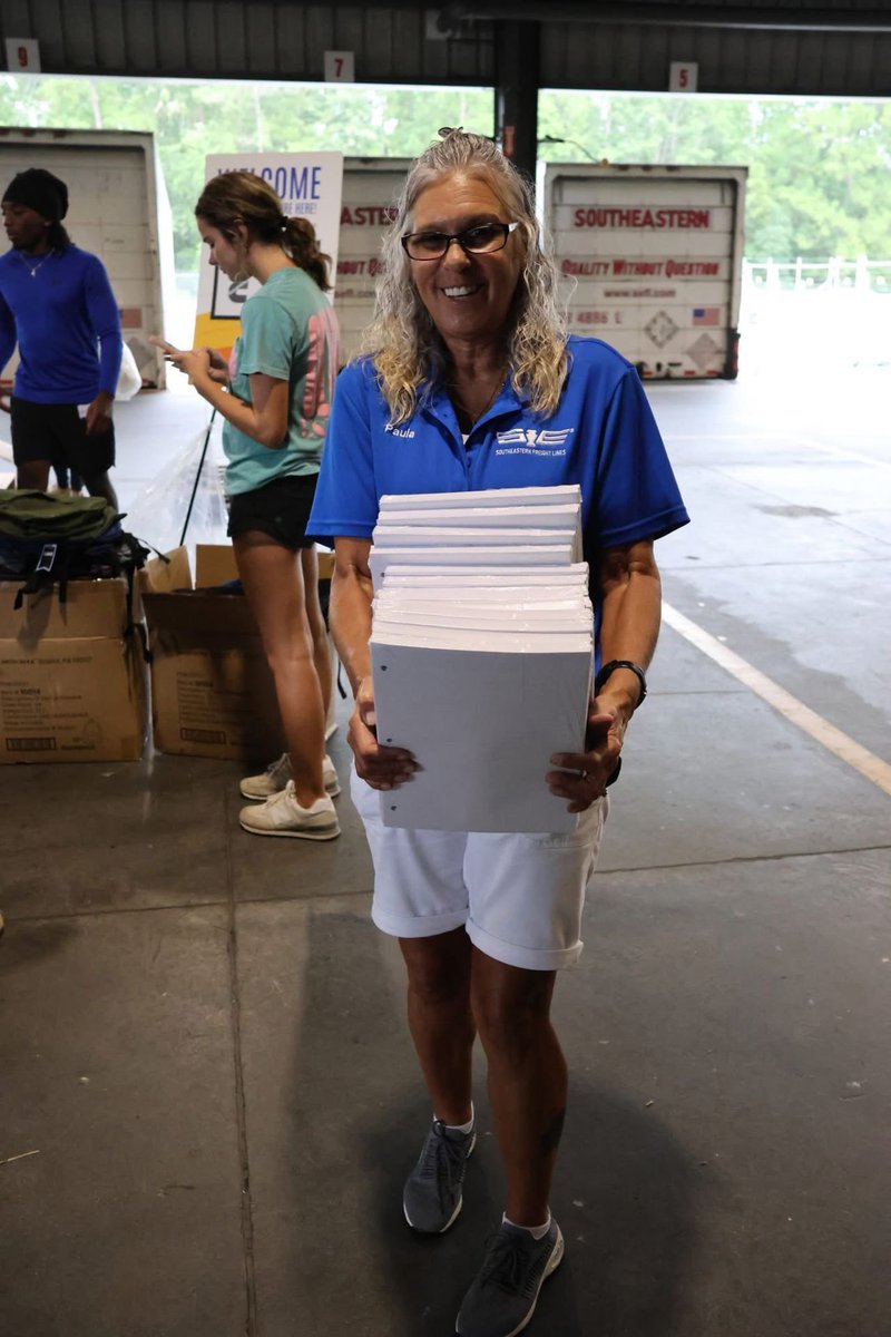 More than 120 volunteers gathered at our Charleston, SC Service Center to assemble 1,500 backpacks for the Ready, Set, Thrive School Support Drive! 

Huge thanks to our associates for hosting a cookout and delivering the backpacks! #SEFL #LTL #trucking