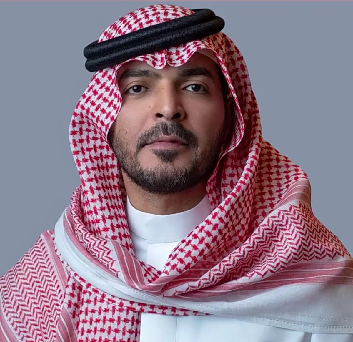 raid766's tweet photo. ياخوي ضاقت وحارت بي وكَل جهدي
وعلومي علوم وظروف الزمان محقى..

والناس مادري علام الناس ما تنحدي 
للحق ، و الحق واضح والرجال حققى

ياخوي بار الردي عادي يبور الردي
المشكلة باروا الاخوان والاصدقا

عجزت لا اقطع رجا واتوب وانفض يدي
باللي على البال رغم انه بهم وش بقى

@yasseraltwaijri https://t.co/UnNRzdKhoC