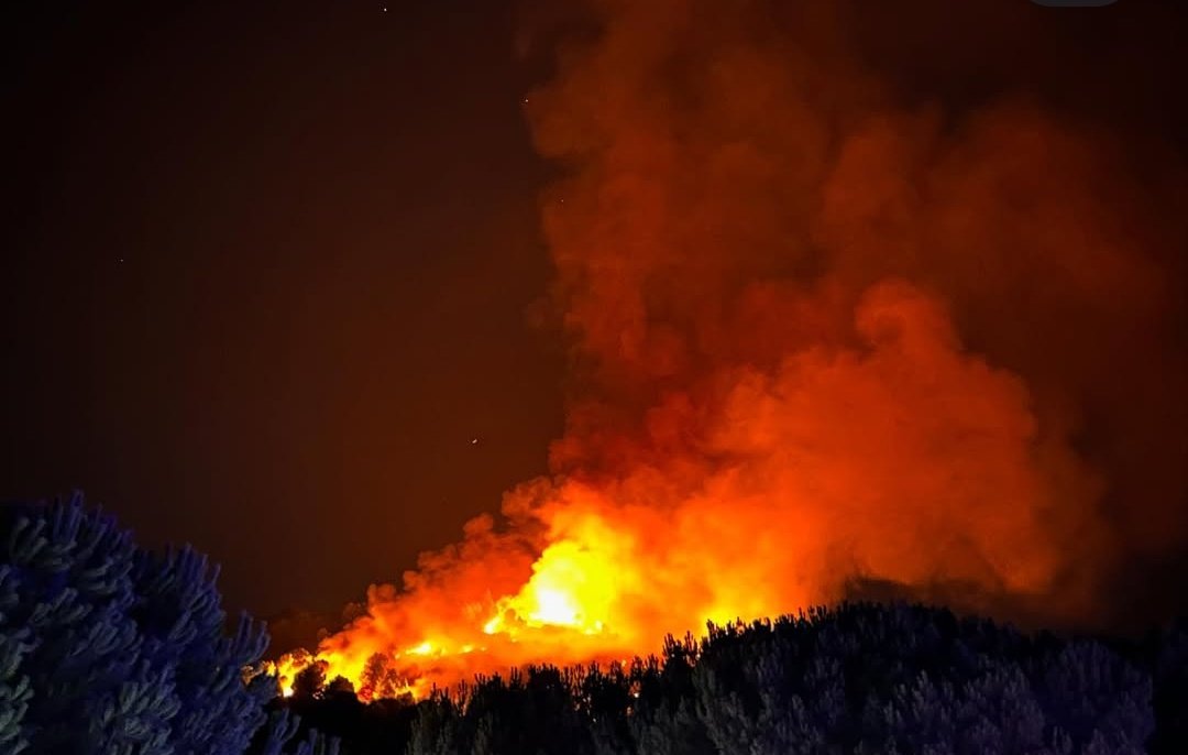 Nacho Martín (@nachomartinn) on Twitter photo #IFMonda
Ojalá lo atajen pronto <a href="/Plan_INFOCA/">EMA INFOCA</a>
Zona muy escarpada en el límite de Monda y Ojén. Sierra Canucha #IFMonda
Ojalá lo atajen pronto <a href="/Plan_INFOCA/">EMA INFOCA</a>
Zona muy escarpada en el límite de Monda y Ojén. Sierra Canucha