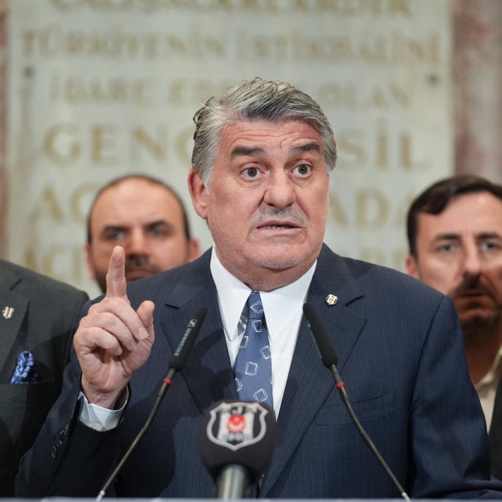 kötü oyuncu alacağımıza hiç almayız dediniz

jurasek’i kim aldı?

brezilya b ligine gönderdiğiniz çocuğu kim aldı?

yedekte çürüyen arroyo’yu kim aldı?

yapamıyorsunuz bari bahane üretmeyin..

gidin yapacak birileri gelsin o zaman!

burası BEŞİKTAŞ!