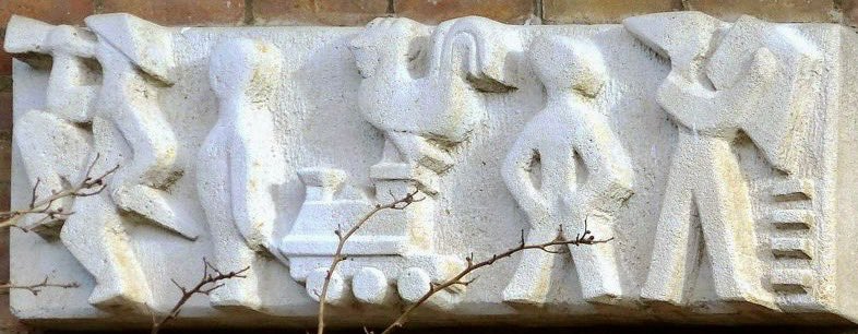 Daar weer de Kwis  #geveltaal  weer en ja -&gt; (No #493) alweer!  Ik laat een willekeurig "gevelbeeld" zien en ja waar zit die ?  In Groot-Amsterdam-&gt; #kenjestad ! eeuwige roem wie het raadt
X