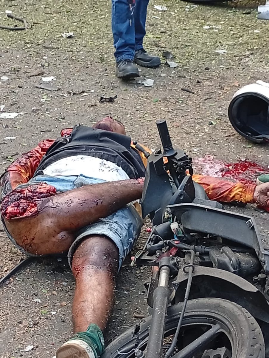 esco27438's tweet photo. #ATENCIÓN 📢| A la hora nos reportan ataque con explosivo en la base aérea Marco Fidel Suárez.
Según información preliminar varios militares están heridos.
Último minuto
#SinMasDatos https://t.co/9IhW6AQdge