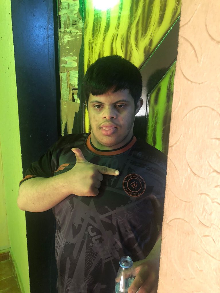 #الجمعة_موعدنا_العرين

كم يستاهل رتويت🔁 هذا الطفل الشبابي 👇🏻👇🏻

#الجمعه_موعدنا_العرين
#الشباب