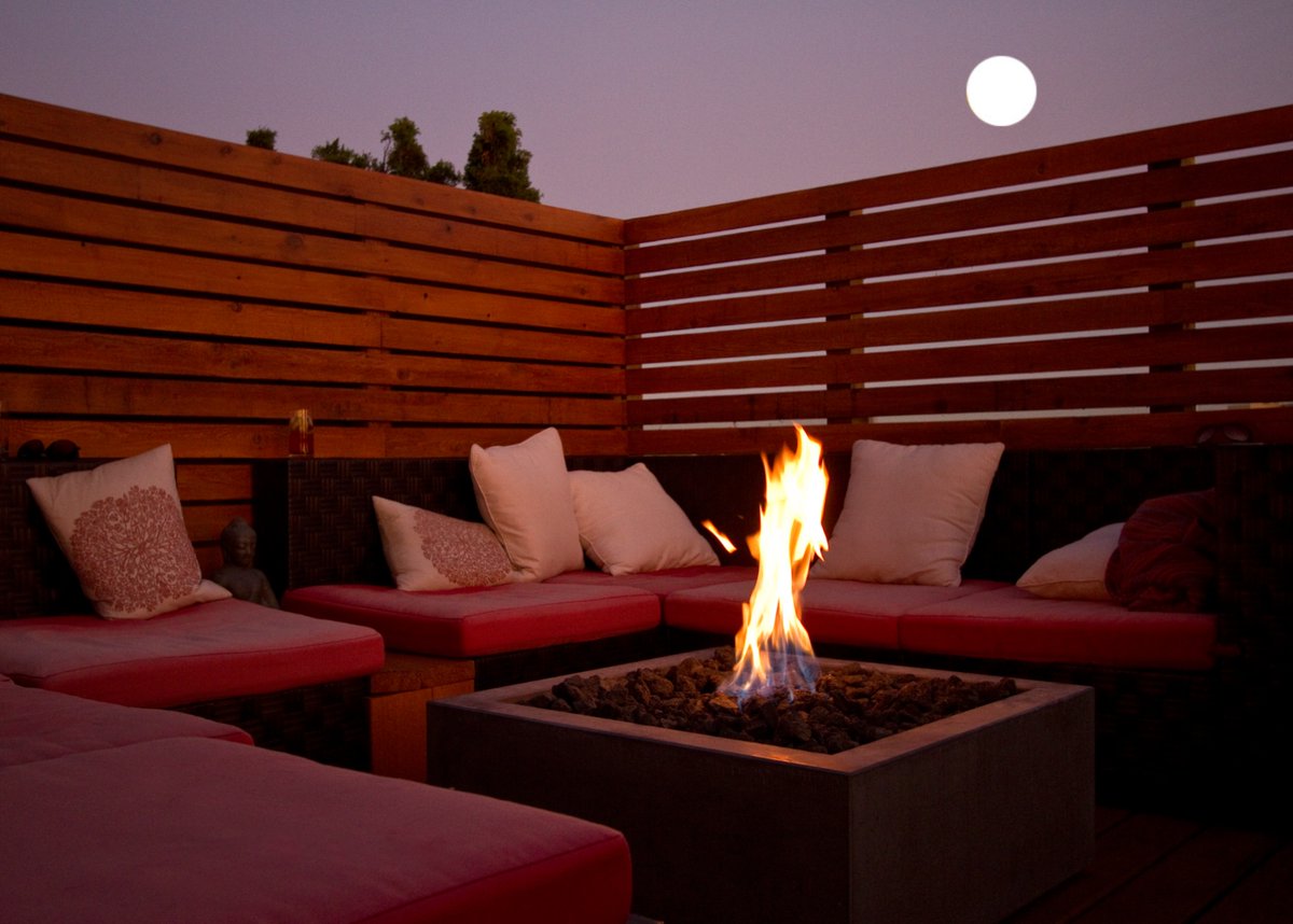 paloform's tweet image. From sun up to sun down.  

With warmth from the Bento #firepit, this cozy corner moves effortlessly from the calm of the golden hour to the quiet glow of a #summer night.   

#Paloform