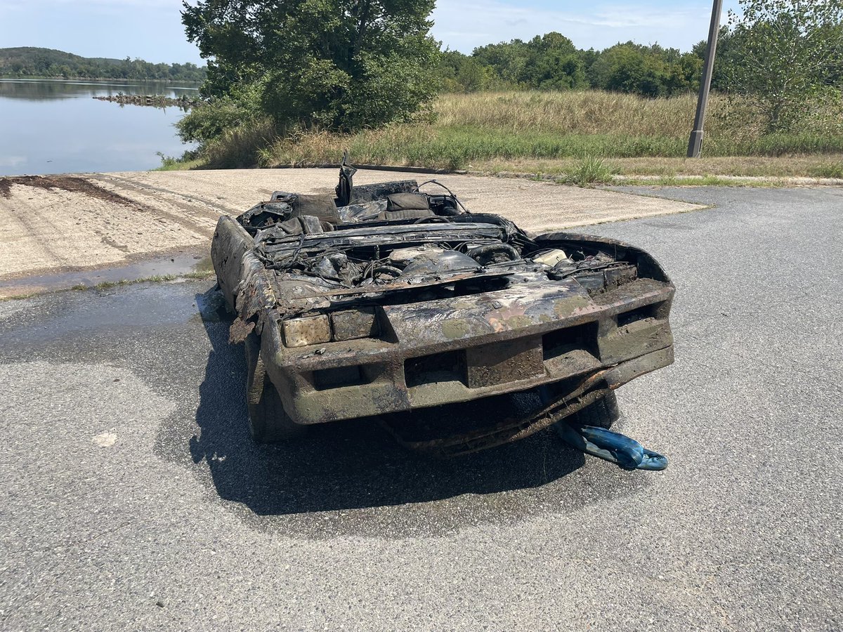 SheriffPulaski's tweet photo. Our Dive Team located a submerged vehicle during training today. With a full-time Water Patrol, you never know what’s beneath the surface—but our deputies are ready on land and in the water.
#WaterPatrol #PCSOforthecounty #DiveTeam #CommunityFocused #SafetyDriven https://t.co/FM3l7V8pg9