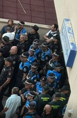 MonGrande's tweet photo. Así estaba la entrada a urgencias del Centro de la Estación... https://t.co/DoQEdXDhbo