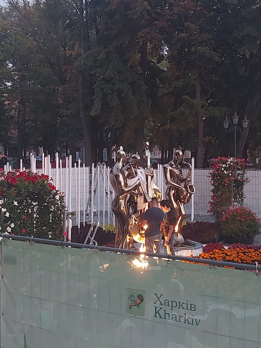 Вважайте це офіційним проханням вистрілити мені в обличчя

Я думала що на 8 березня була пізда, але Терехов просто дав йобу, це якийсь безкінечний відчай