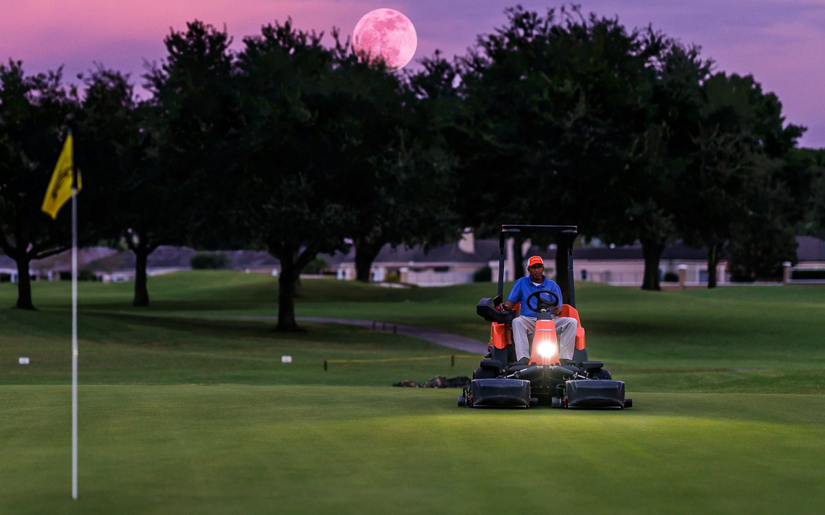 JacobsenTurf's tweet photo. Quiet, clean, and built for the perfect cut.🌱
The Eclipse 360 ELiTE doesn’t only meet expectations - it challenges you to redefine yours!
Learn more▶️ https://t.co/6MwwuocW5X
#Jacobsen #Eclipse360ELiTE https://t.co/EGpm01OKOb