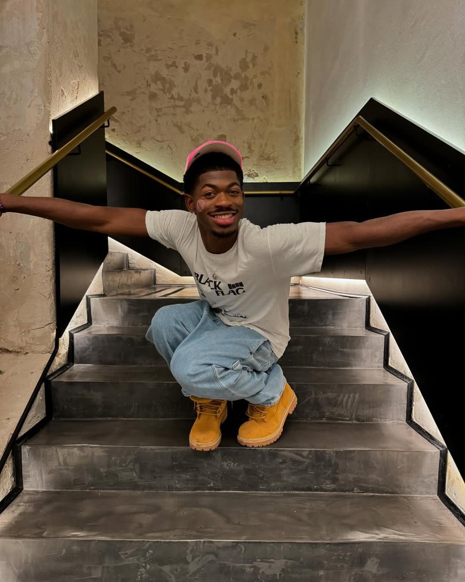 i'm heartbroken with the latest news about lil nas x. we shouldn't speculate or talk about things we don't know, we should just respect and wish him well.

mont, you are an incredible artist and deserve good things. we love and support you <3