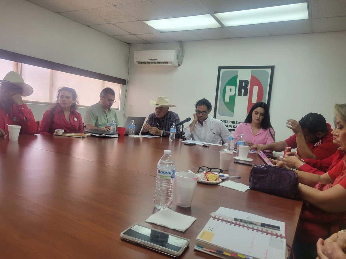 Nuestro Presidente Nacional Alejandro Moreno Cárdenas encabezó hoy una gran reunión de evaluación con los 32 Comités Directivos Estatales.

Estamos trabajando con unidad para fortalecer a nuestro partido en cada rincón de México.

<a href="/PRI_Nacional/">PRI</a> 
<a href="/alitomorenoc/">Alejandro Moreno</a> 
<a href="/alvaroaldreteg/">Alvaro Aldrete</a>