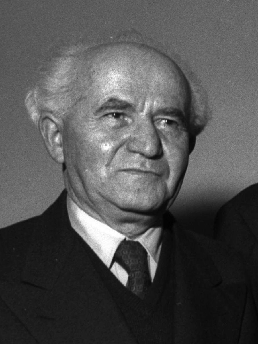 7/14 David Ben Gurión (foto), primer primer ministro de Israel, era líder de un partido obrero. Golda Meir fue sindicalista. El ejército judío se llamaba Haganá (“defensa”): una milicia de autodefensa de campesinos y obreros.
Israel nació como proyecto social, no colonial.
Israel