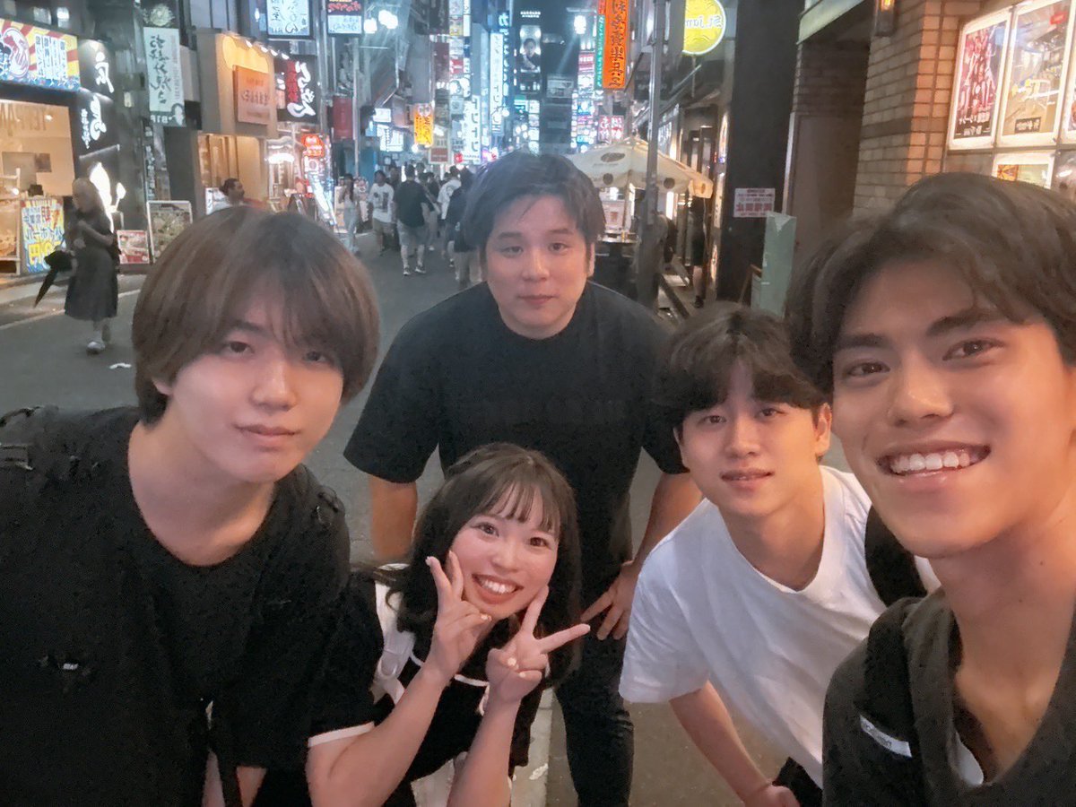 昨夜は動画編集CAMPの説明会担当をしてくれているみなさんと飲みに行ってきました！
現場で動いてくれてる人の熱量に触れて、「自分もまだまだだな」と思わされました。
背中押された感じ。負けずに頑張らねば。
今なら豪華特典付きで説明会やってますので、気になってる方はこの機会にぜひ