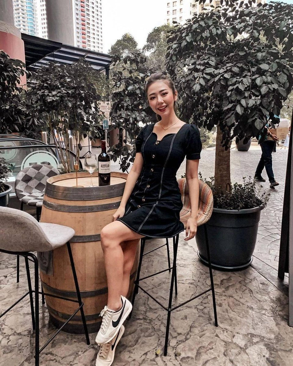 alenes62177's tweet image. Sunset vibes and wine time. #StylishSips