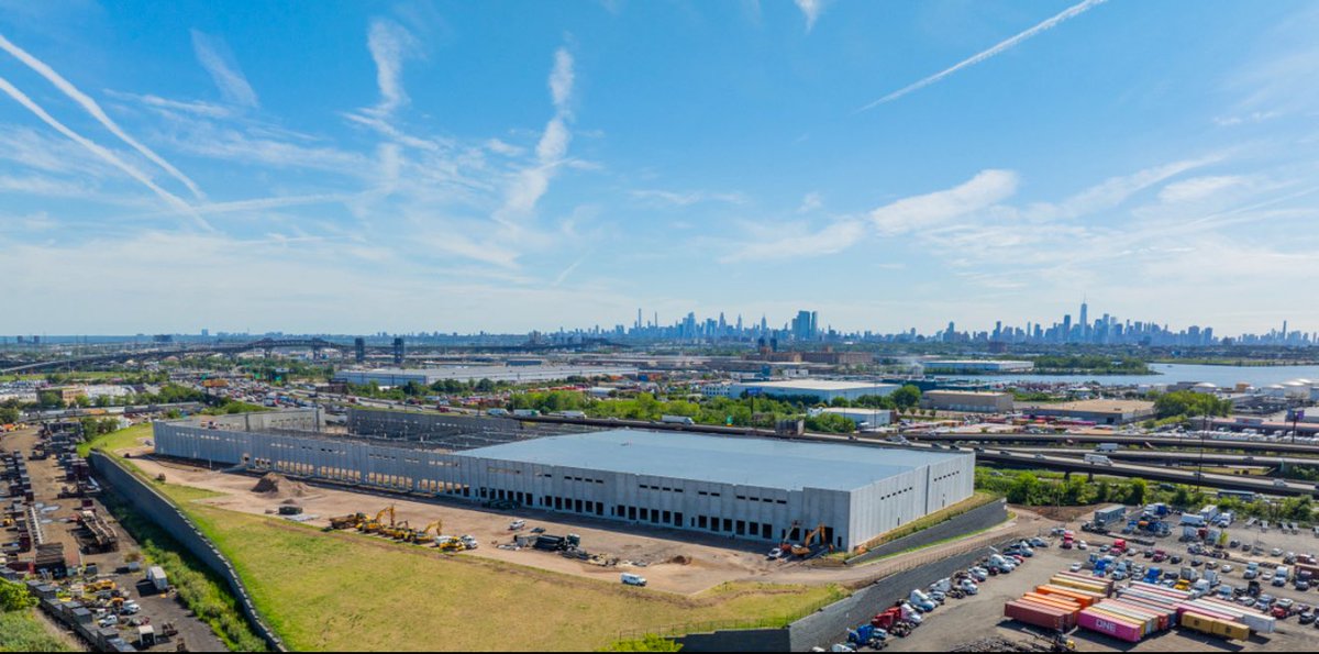 Update: Arrowwood Logistics Center is nearing completion!   This state-of-the-art 354,400 SF distribution hub is set to transform NJ/NY logistics landscape

🌐 lnkd.in/eEWZMTMz

<a href="/BlauBergCompany/">The Blau & Berg Co.</a> #Logistics #SupplyChain #CommercialRealEstate #LinkLogistics #NewJersey