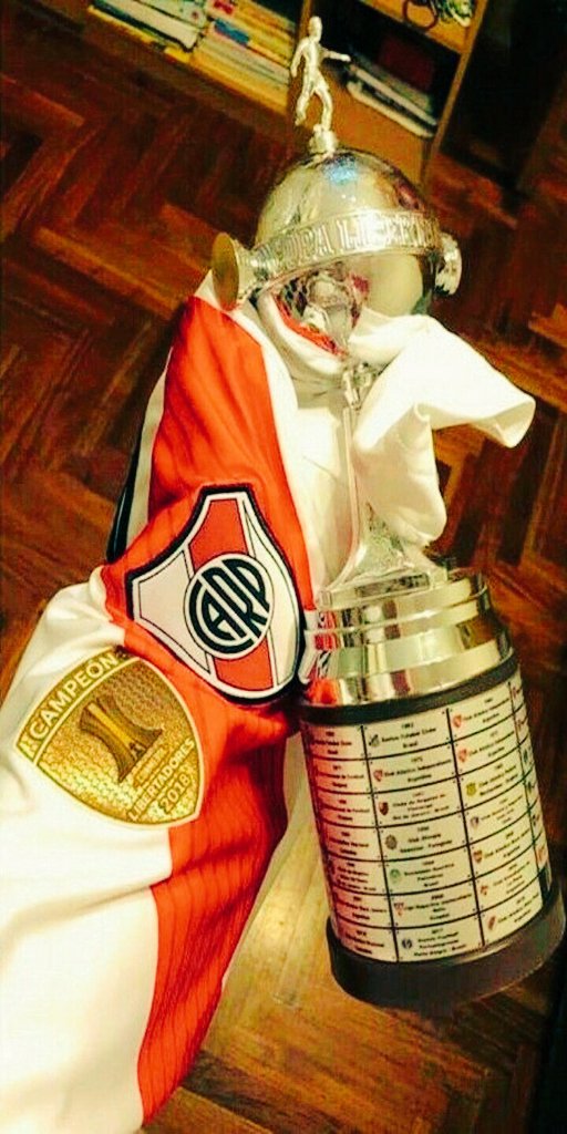 este club representa grandeza y simbolismo de Altura porque este escudo no lo mancha nadie y si hoy Clasificamos será una noticia más Para el mas grande del Sudamérica 🏆⚽🌎 #RiverPlate <a href="/RiverPlate/">River Plate</a> <a href="/Libertadores/">CONMEBOL Libertadores</a>