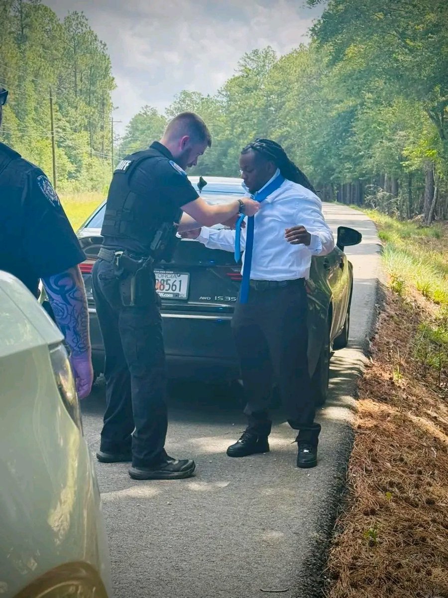 Kindness and knowledge (@ezekle1) on Twitter photo <a href="/fopminui/">Mr Commonsense</a> He thought he was just getting a ticket… but what he got was a moment of kindness he won’t forget.
In St. Tammany Parish, Deputy Dustin Byers pulled over a driver for speeding on Highway 21. But when he walked up to the car, it was clear this wasn’t just someone in a rush.
The <a href="/fopminui/">Mr Commonsense</a> He thought he was just getting a ticket… but what he got was a moment of kindness he won’t forget.
In St. Tammany Parish, Deputy Dustin Byers pulled over a driver for speeding on Highway 21. But when he walked up to the car, it was clear this wasn’t just someone in a rush.
The