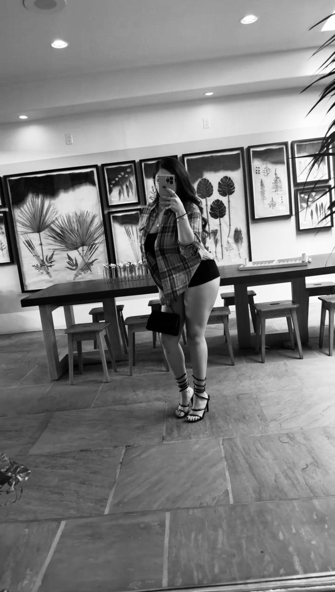 melanieloza_'s tweet photo. Back like I never left. https://t.co/9Zim48OTWm