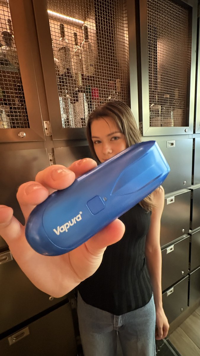 ispure_official's tweet image. ✨ Thursday Mood ✨
Meet Vapura Sapphire Blue 💙
Smooth, stylish &amp;amp; guaranteed to brighten your vibe.

Love the color? It’s calling your name. 💙

#ispure #Vapura #SapphireBlue #happythursday