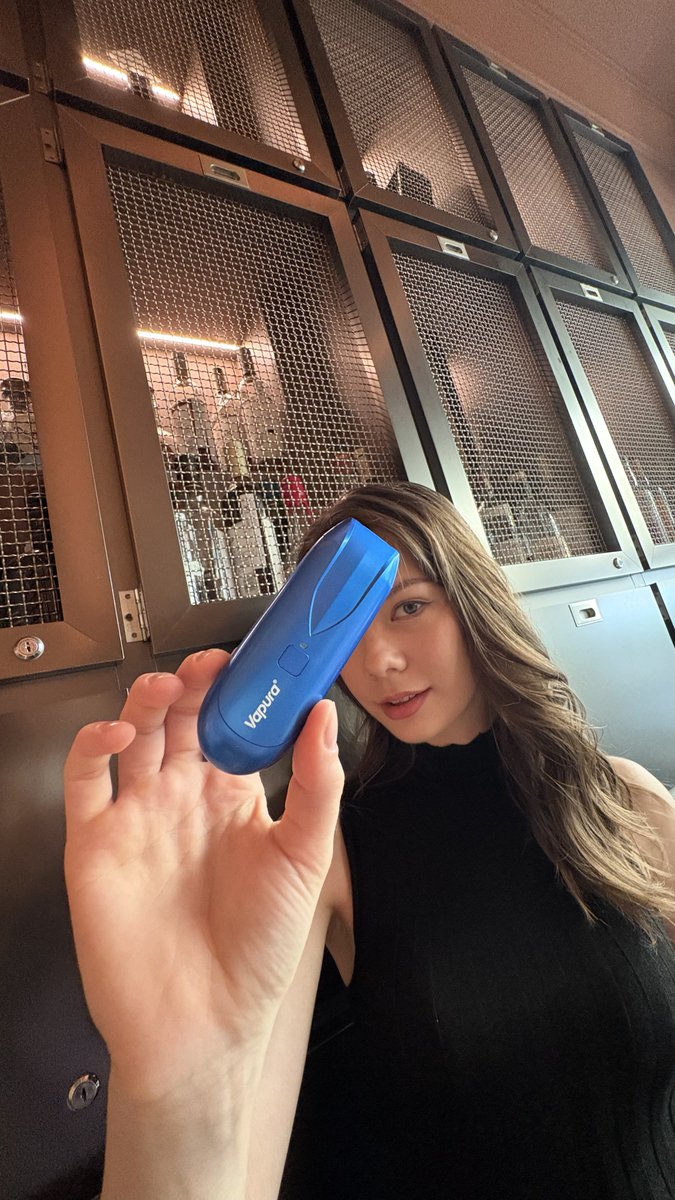 ispure_official's tweet image. ✨ Thursday Mood ✨
Meet Vapura Sapphire Blue 💙
Smooth, stylish &amp;amp; guaranteed to brighten your vibe.

Love the color? It’s calling your name. 💙

#ispure #Vapura #SapphireBlue #happythursday