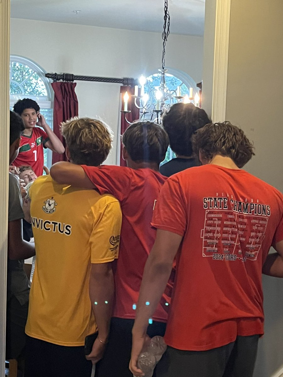 CVEaglesSoccer's tweet image. Fueling up with laughs, memories, and unity. Stronger bonds on and off the field. #invictus #cvproud #alltogetherstrong #cvsoccer #hssoccer⚽️ #eaglessoccer #highschoolsoccer @cvalleysoccer