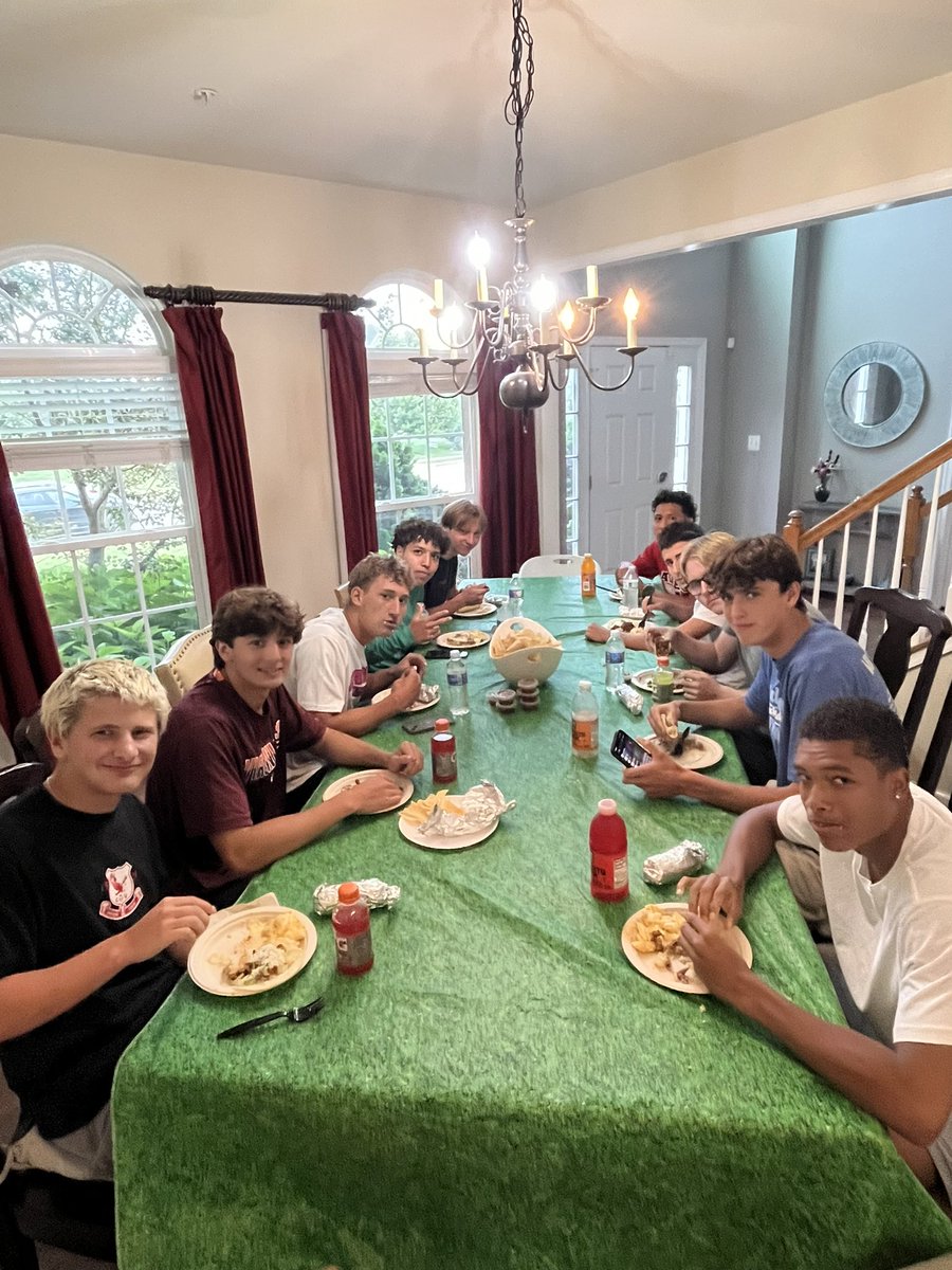 CVEaglesSoccer's tweet image. Fueling up with laughs, memories, and unity. Stronger bonds on and off the field. #invictus #cvproud #alltogetherstrong #cvsoccer #hssoccer⚽️ #eaglessoccer #highschoolsoccer @cvalleysoccer