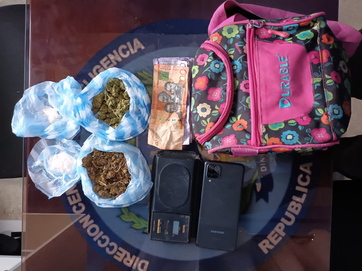 Dintel ocupa escopetas, rifles y drogas, además de desmantelar laboratorio de bebidas alcohólicas adulteradas en SDN y Monte Plata

Agentes de la Subdirección Regional de Inteligencia (Dintel), en coordinación con unidades investigativas, preventivas y el Ministerio Público,