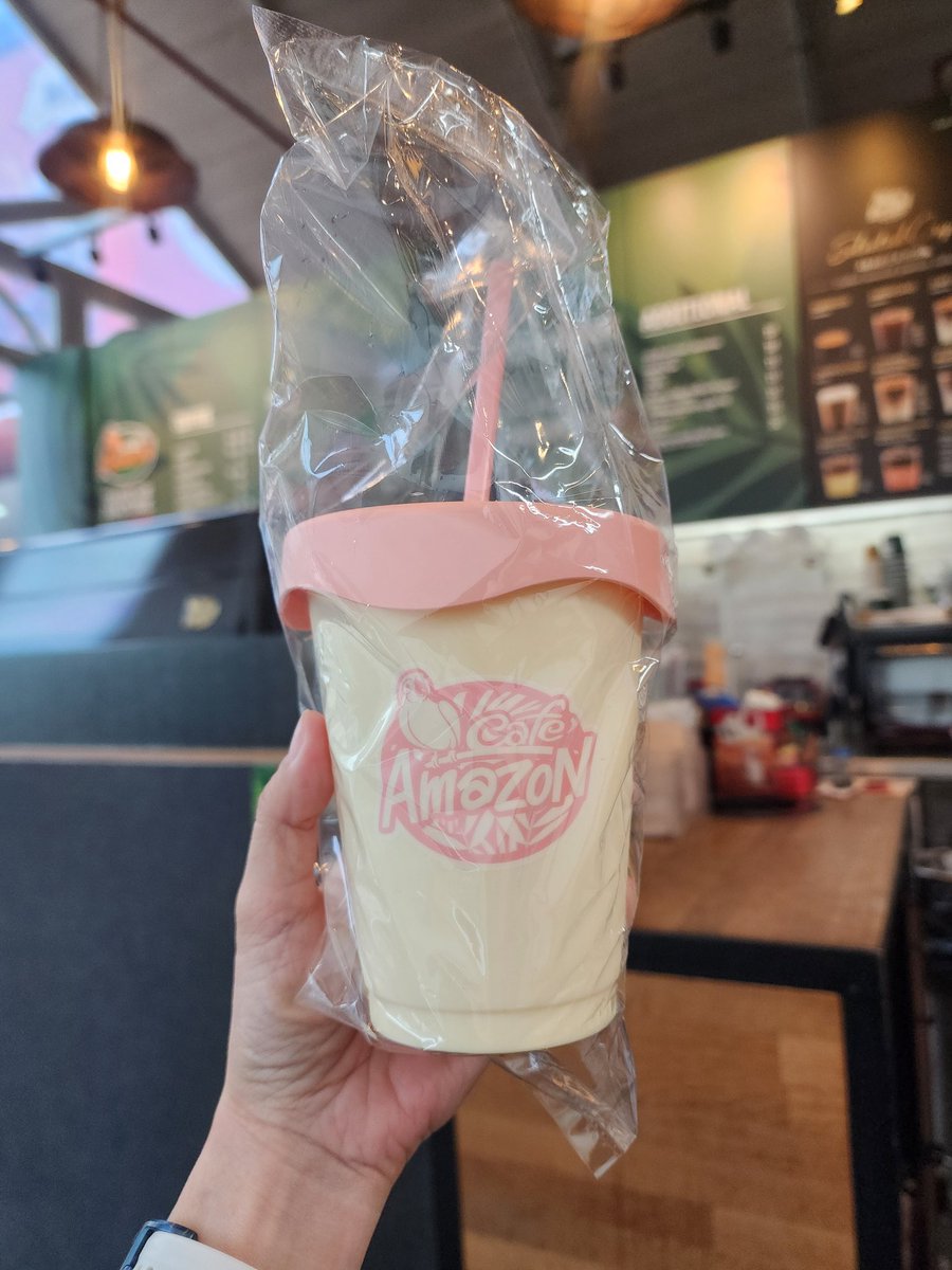 KibzyPiyarat's tweet photo. สวัสดีวันศุกร์สีจมปูว์ 🩷☺️🥰
#คาเฟ่อเมซอน #CafeAmazon #แก้วIceCreamCup #แก้วไอติมอเมซอน #ReusableCup https://t.co/NuEIlkvA7R
