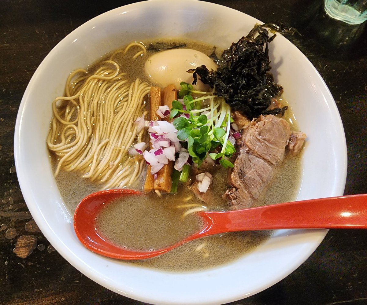 ode10265new's tweet photo. #MENYA大黒@千葉県館山市
《特製濃厚煮干しらぁ麺》

うまゃー🍥🍥🍥🤩　館山の人気店❗
煮干しの旨味を凝縮した整ったスープ♥
ニボスープに細麺をたっぷり絡ませて、
美味しく腹パン🍜🌟ご馳走さまでした！🤗

#千葉県　#館山市　#ラーメン　#つけ麺 https://t.co/l4ViNT9kWJ